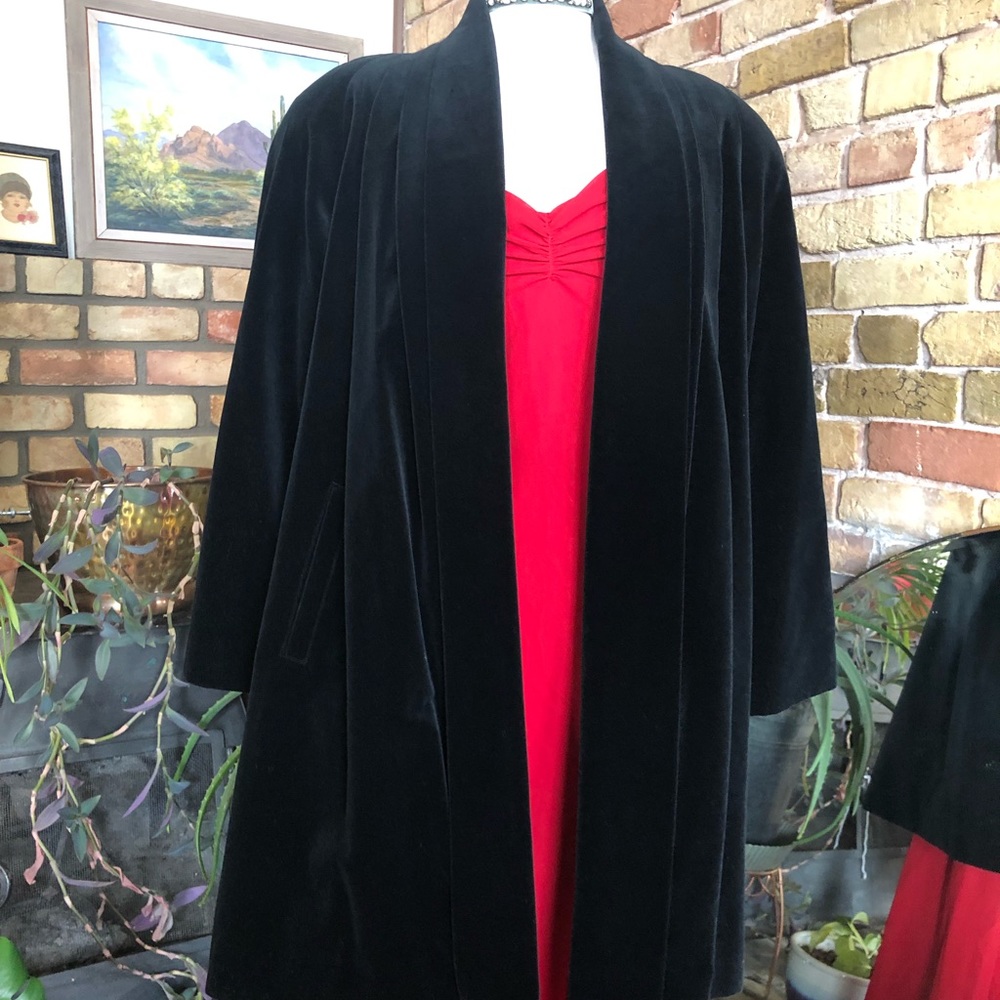 Vintage black velvet coat from the 80s size small